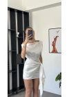 Nora Beyaz Kuşak Detaylı Önden Bağlamalı Saten Elbise