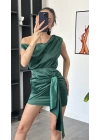 Nora Çam Yeşili Kuşak Detaylı Önden Bağlamalı Saten Elbise