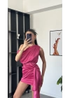 Nora Pembe Kuşak Detaylı Önden Bağlamalı Saten Elbise