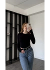 Siyah Elisa Parmak Detaylı Basic Bluz