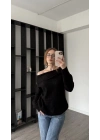 Siyah Merana Kayık Yakalı Triko Kazak