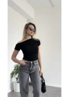 Siyah Tek Omzu Düşük Büzgülü Basic Bluz