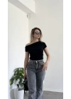 Siyah Tek Omzu Düşük Büzgülü Basic Bluz