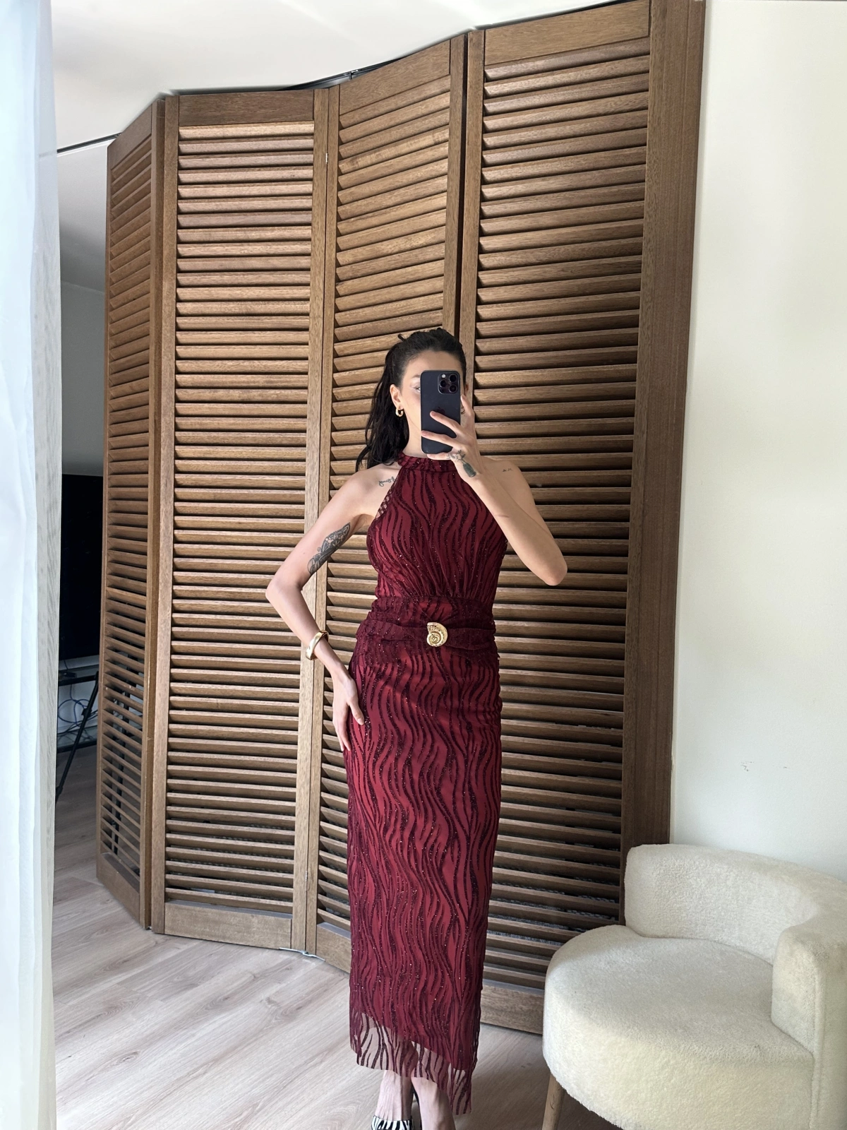 Broş Detaylı Halter Yaka Dantel Elbise Bordo