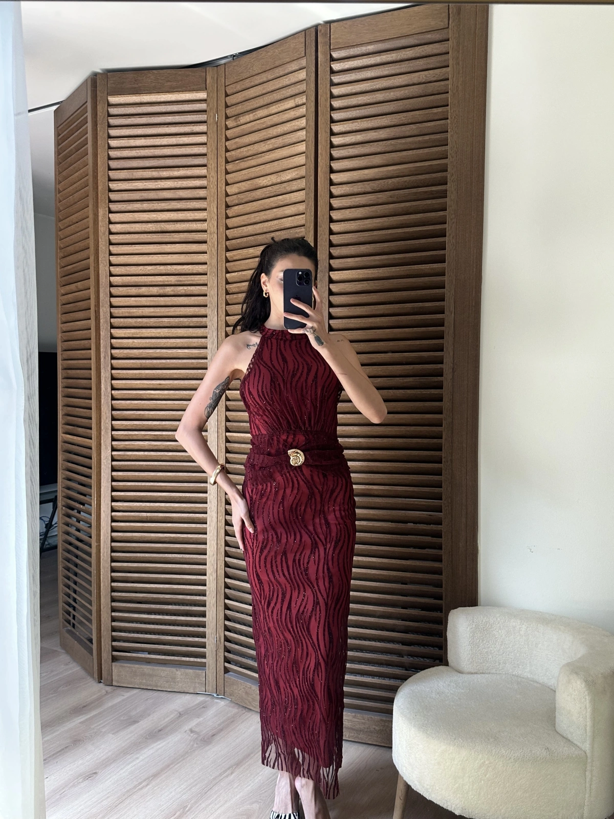 Broş Detaylı Halter Yaka Dantel Elbise Bordo