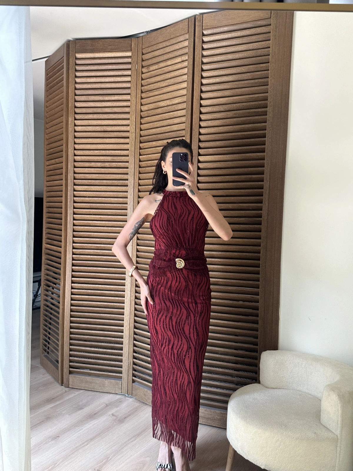Broş Detaylı Halter Yaka Dantel Elbise Bordo