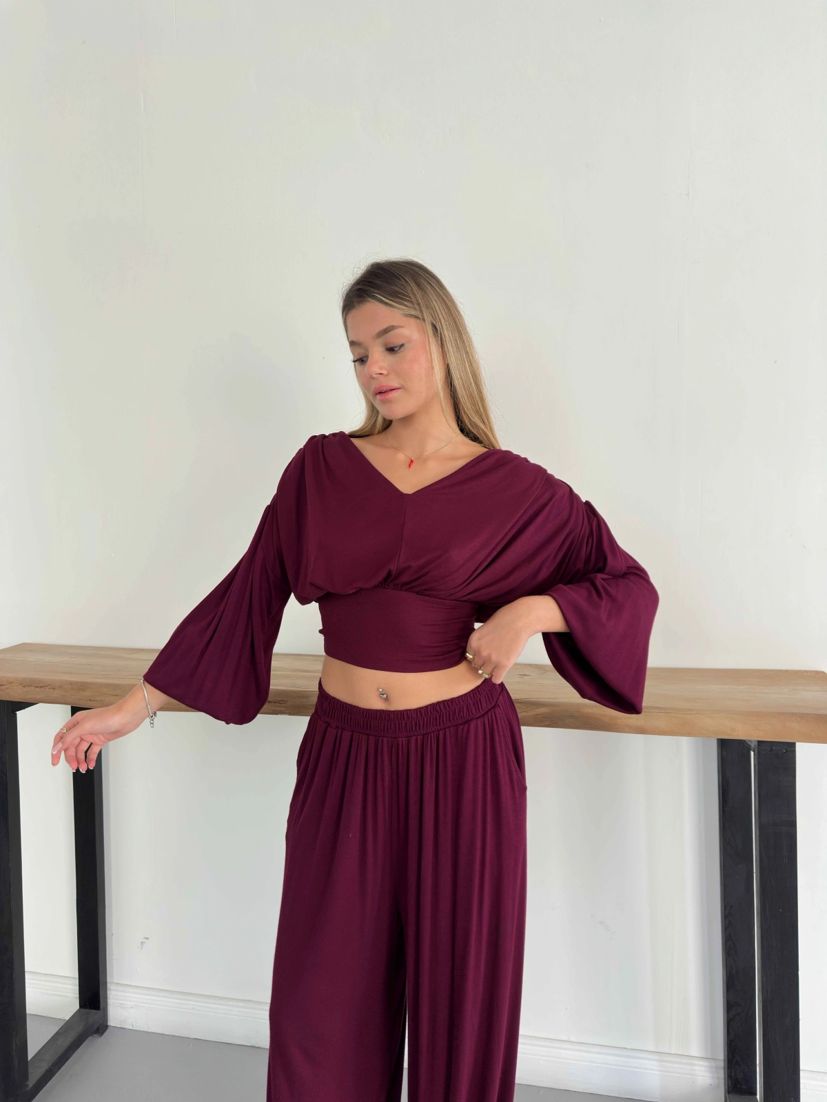 Fular Detaylı Omuz Vatkalı Takım Bordo