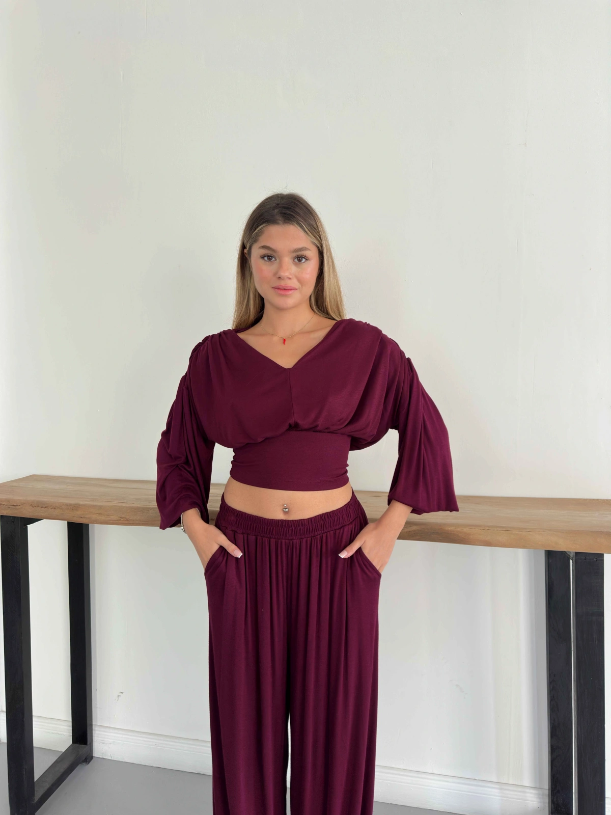 Fular Detaylı Omuz Vatkalı Takım Bordo
