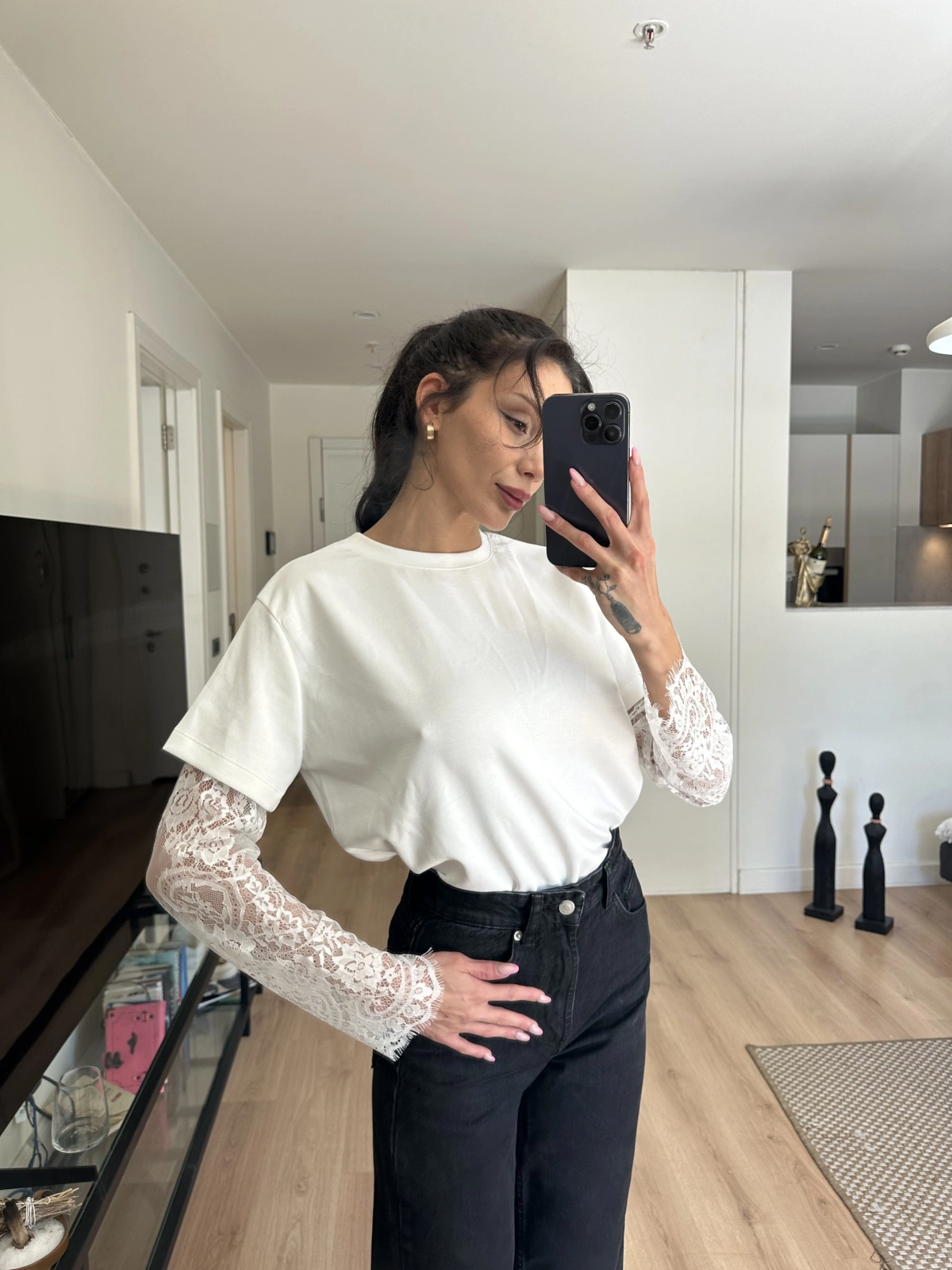 Kolları Dantel Detaylı Bluz Beyaz