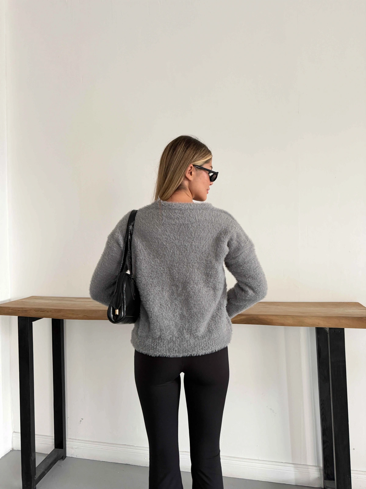 Kristal Taş Detaylı Peluş Hırka Gri