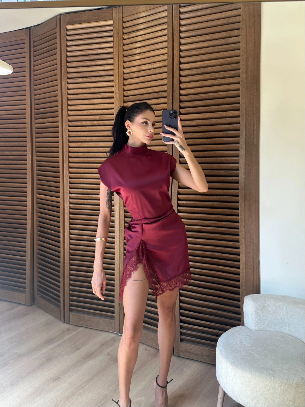 Saten Yırtmaçlı Dantelli Elbise Bordo