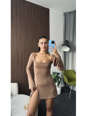 Bej Kare Yakalı Yırtmaçlı Mini Elbise