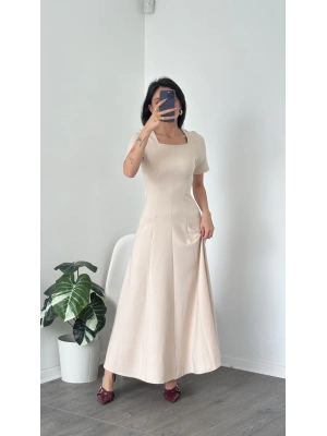Bella Krem Kare Yakalı Maxi Elbise