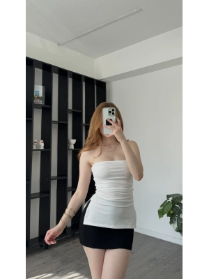 Beyaz Belinda Yırtmaçlı Straplez Bluz