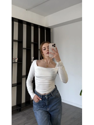 Beyaz Belis Kare Yakalı Bluz