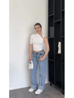 Beyaz Gold Omuz Detaylı Bluz