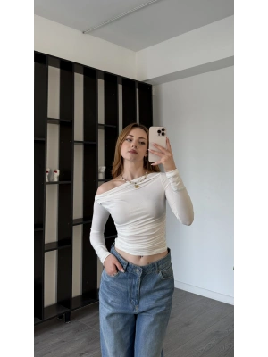 Beyaz Helena Düşük Omuzlu Basic Bluz