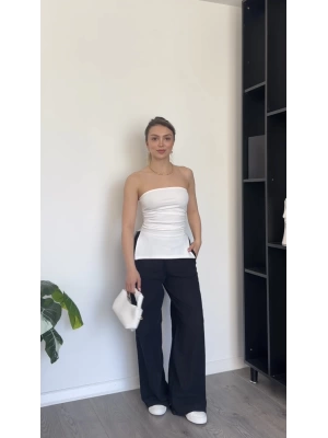 Beyaz Yandan Yırtmaçlı Straplez Bluz