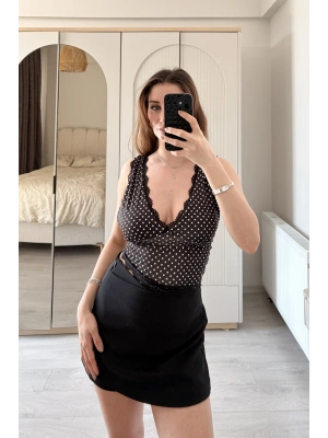 Bonny Siyah Dantel Detay Puantiyeli V Yaka Bluz