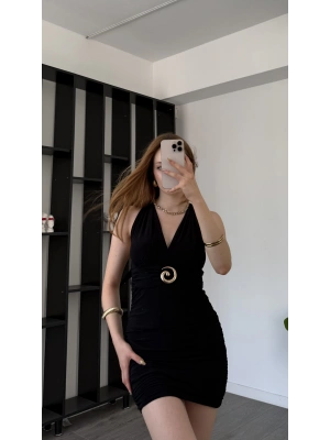 Dalia Siyah Boyundan Bağlamalı Broşlu Elbise