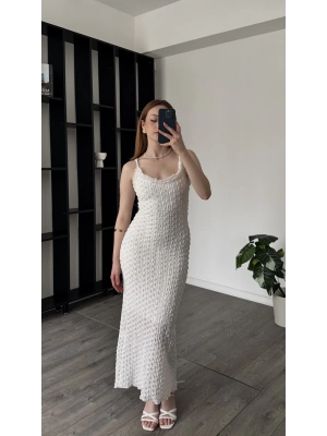 Elle Beyaz Dokulu Fırfır Yaka Elbise