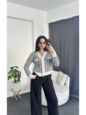 Ekru Üç Düğmeli Triko Hırka