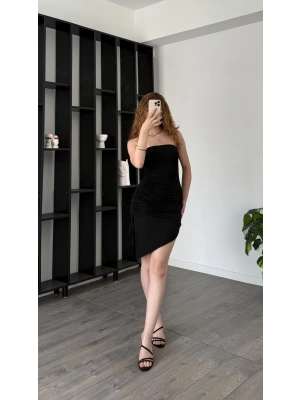 Jade Siyah Büzgülü Yandan Yırtmaçlı Straplez Elbise