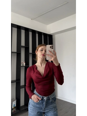 Kırmızı Mendy Degaje Yaka Büzgülü Bluz
