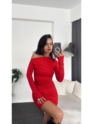 Kırmızı Tek Omzu Açık Büzgülü Mini Elbise