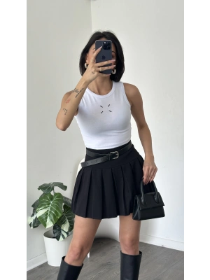 Beyaz Bisiklet Yaka Nakış Detaylı Atlet