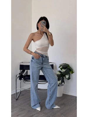 Sely Beyaz Asimetrik Tül Detay Bluz