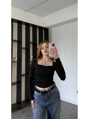 Siyah Belis Kare Yakalı Bluz