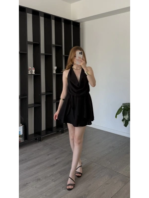 Siyah Chloe Degaje Yakalı Şortlu Volan Elbise