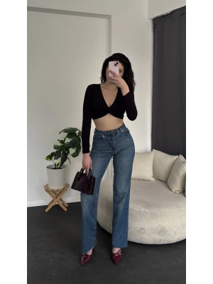 Siyah Düğüm Detay Crop Bluz