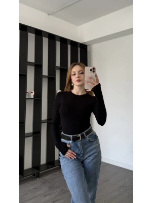 Siyah Elisa Parmak Detaylı Basic Bluz