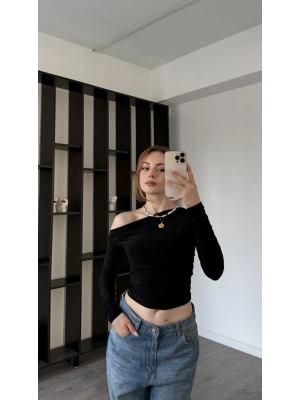 Siyah Helena Düşük Omuzlu Basic Bluz
