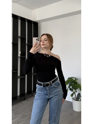 Siyah Jeor Kayık Yakalı Bluz