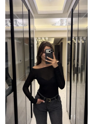 Siyah Kayık Yaka Kaşmir Bluz