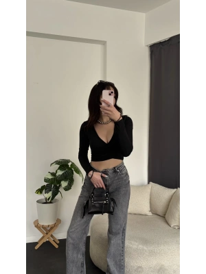 Siyah Kruvaze Yaka Crop Bluz