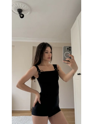 Siyah Kuşgözü Bağcık Detaylı Crop Bluz