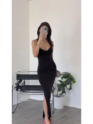 Siyah Meri Degaje Yakalı Çarpaz Sırt Askılı Elbise