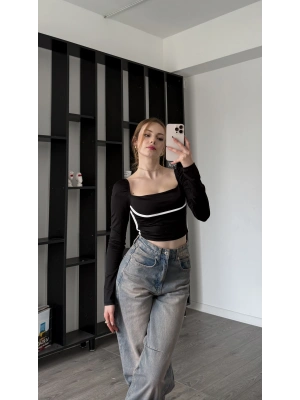 Siyah Nancy Biye Detaylı Kare Yakalı Bluz
