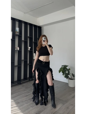 Siyah Pinna Fırfır Yırtmaçlı Etek