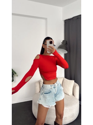 Kırmızı Omuz Detaylı Elden Geçirmeli Bluz