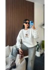 Beyaz Ayıcık İşlemeli Sweatshirt