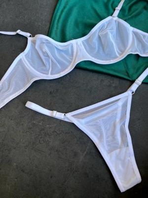 Beyaz Victoria Balenli Sütyen Külot Takımı