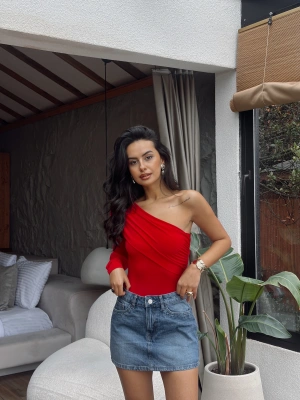 Kırmızı Tek Omuzlu Carmen Bodysuit