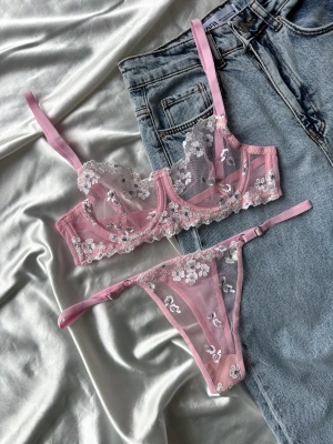 Pembe Çiçek Nakışlı Balenli Ayarlanabilir Bralet İç Çamaşırı Takımı