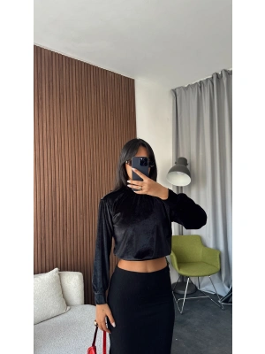 Siyah Dik Yakalı Kadife Bluz