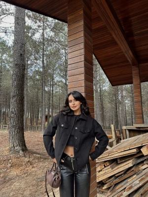 Siyah Kapak Cepli Kaşe Ceket